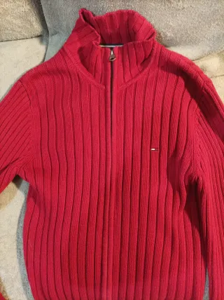 Chaqueta Tommy Hilfiger Roja Cremallera. Talla M.