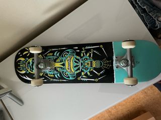 Tabla de skate infantil con diseño. Decathlon