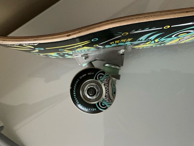 Tabla de skate infantil con diseño. Decathlon