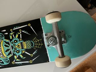 Tabla de skate infantil con diseño. Decathlon