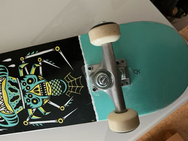 Tabla de skate infantil con diseño. Decathlon