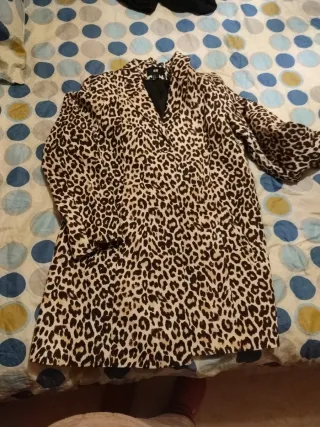 Abrigo H&M estampado leopardo