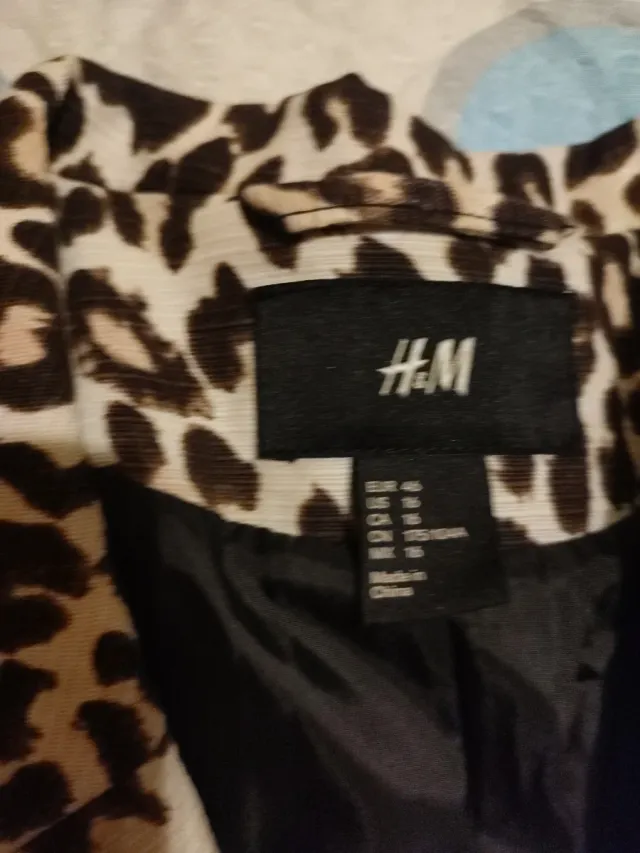 Abrigo H&M estampado leopardo