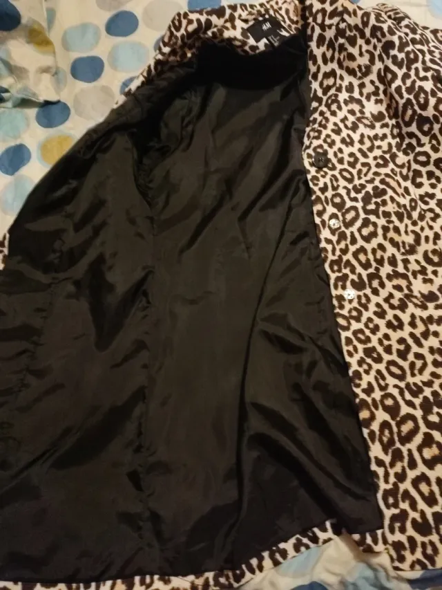 Abrigo H&M estampado leopardo