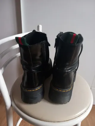Botines tipo Dr. Martens negras con plataforma