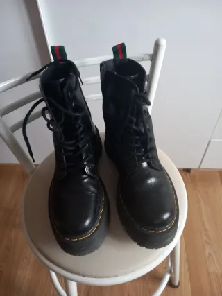 Botines tipo Dr. Martens negras con plataforma