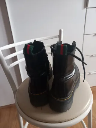 Botines tipo Dr. Martens negras con plataforma