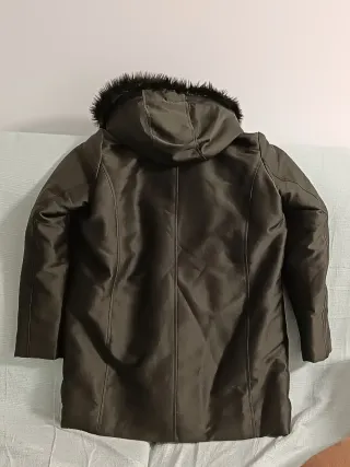 Abrigo mujer. Color verde oliva talla XL.