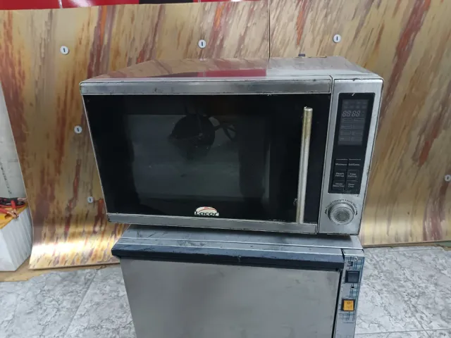 Forno a microonde professionale LACOR