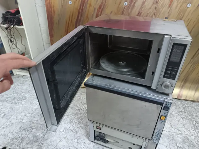 Forno a microonde professionale LACOR