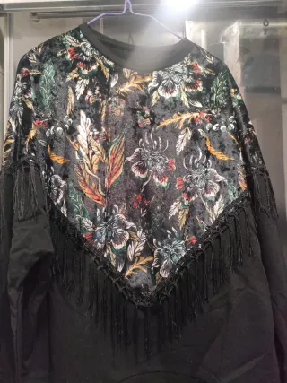 Jersey estampado floral con flecos