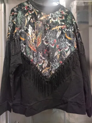 Jersey estampado floral con flecos