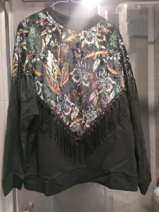 Jersey estampado floral con flecos