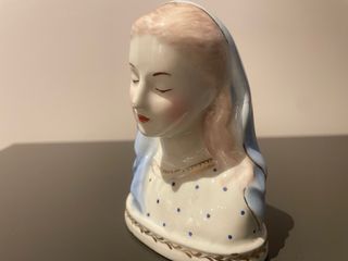 Figura antigua de Virgen de porcelana