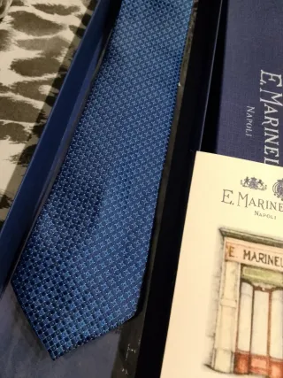 Vendo cravatta È Marinella nuova con la scatola cm