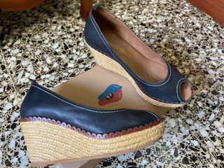 Cuñas piel esparto azul marino