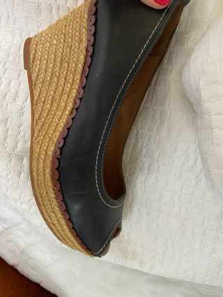 Cuñas piel esparto azul marino