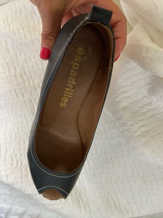 Cuñas piel esparto azul marino