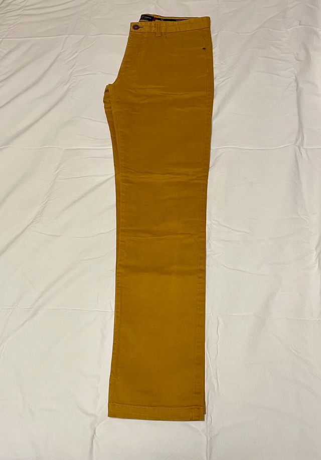 Pantalones amarillos