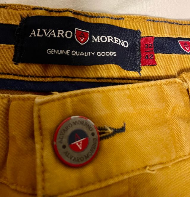 Pantalones amarillos