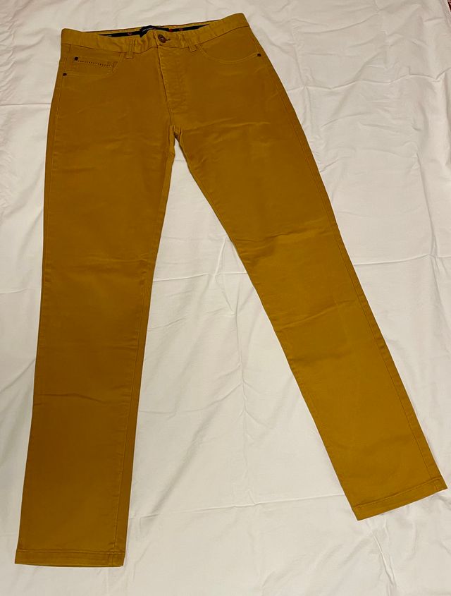 Pantalones amarillos