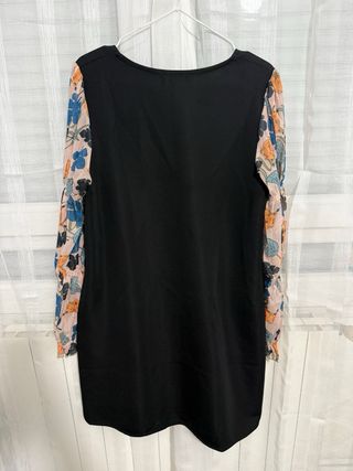 Vestido negro con estampado floral talla M