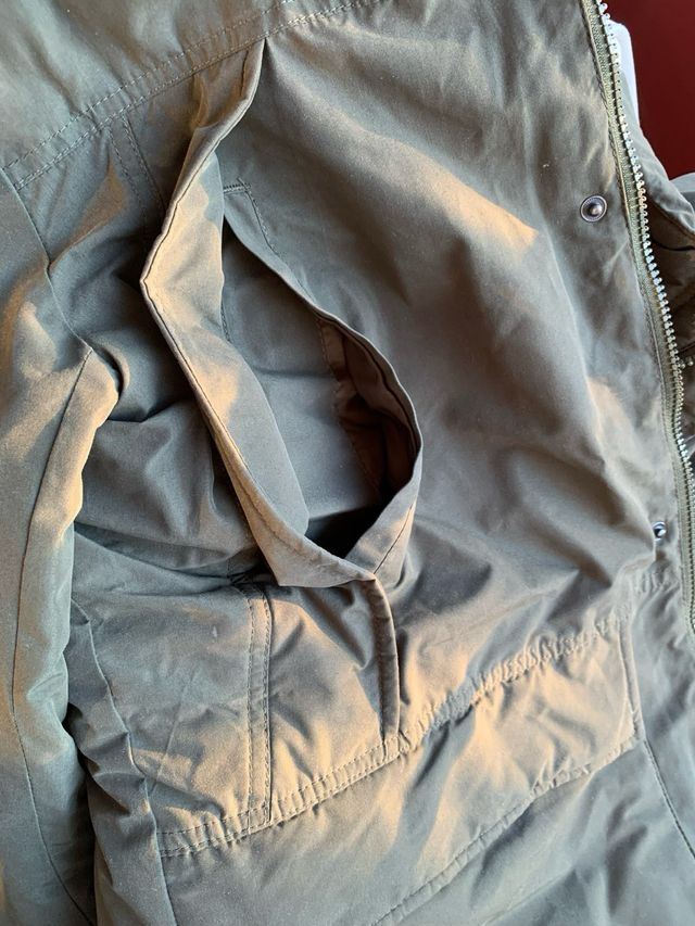 Parka acolchada verde y multicolor