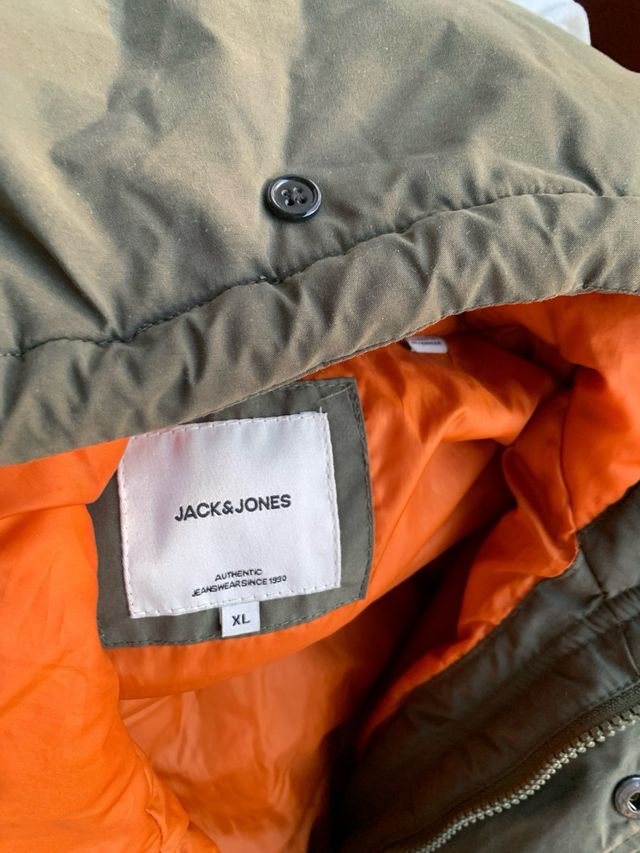 Parka acolchada verde y multicolor