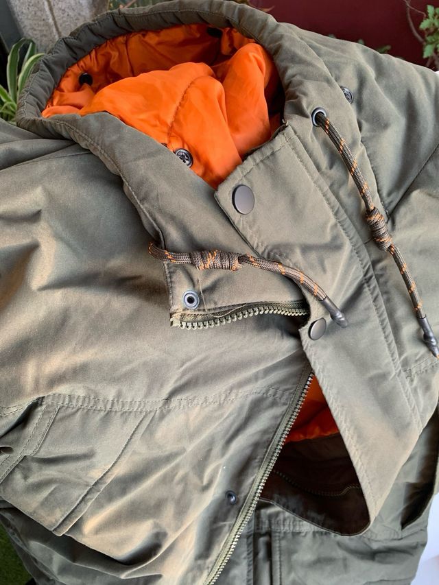 Parka acolchada verde y multicolor