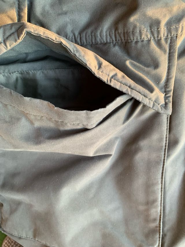 Parka acolchada verde y multicolor