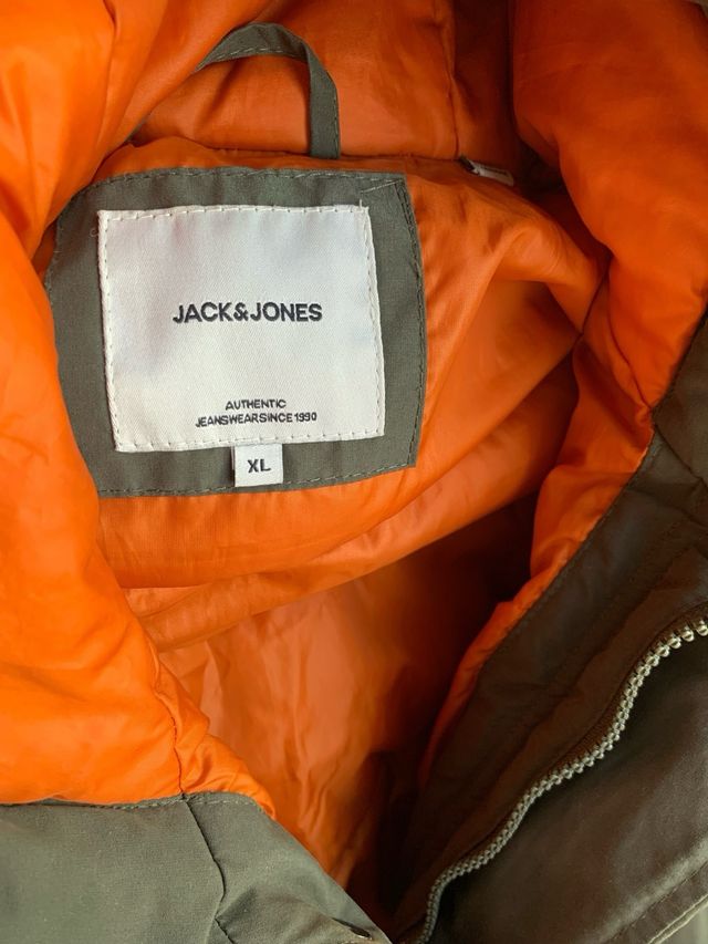 Parka acolchada verde y multicolor