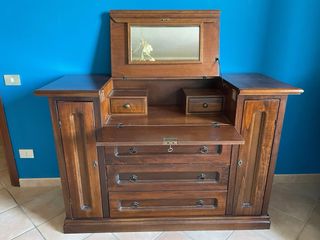 Cassettiera antica con specchio