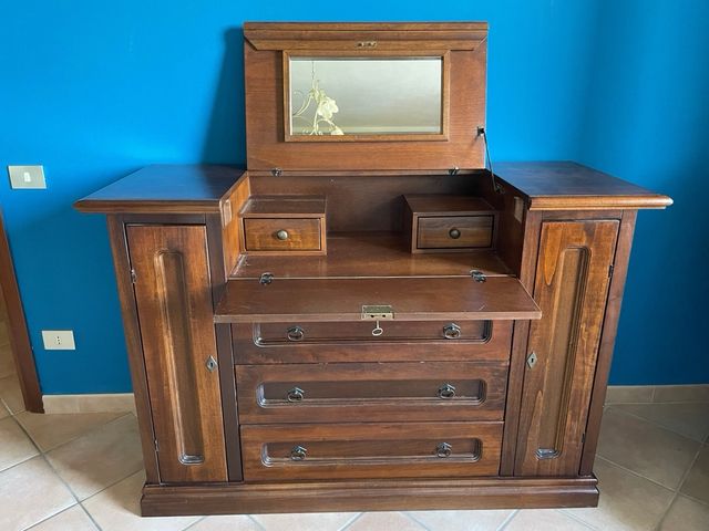 Cassettiera antica con specchio