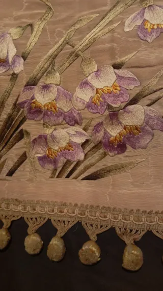 Antiguo bordado seda.