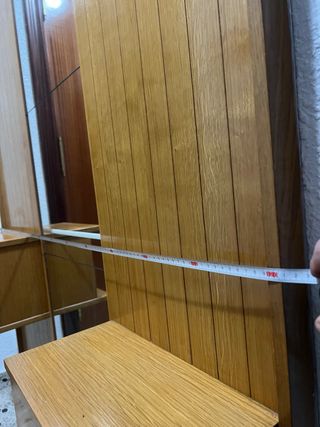 Mueble recibidor de madera y cristal