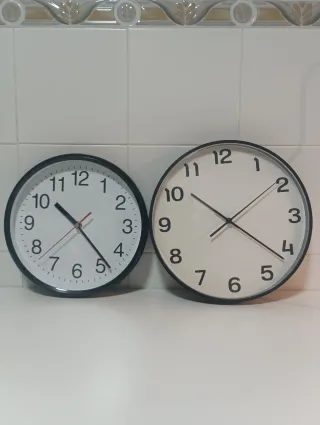 Lote 2 Relojes Pared Negro y Blanco