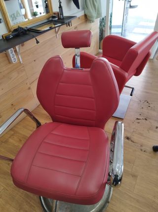 2 sillones de peluquería y 1 sillón de barbería