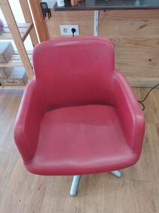 2 sillones de peluquería y 1 sillón de barbería