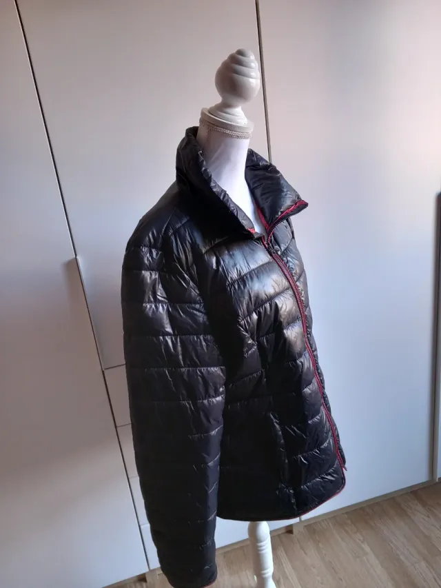 Chaqueta Anorak Negra y Roja