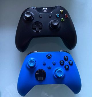 Xbox One Negra 500GB + Juegos y Mandos