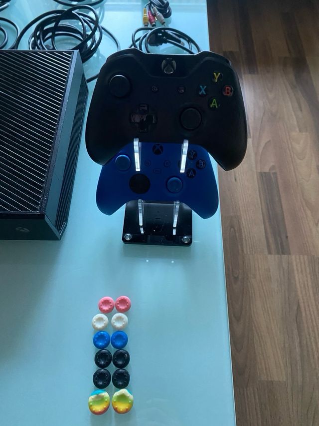 Xbox One Negra 500GB + Juegos y Mandos