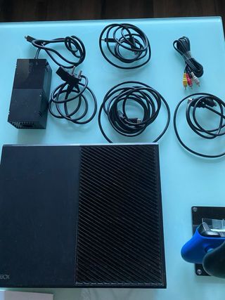 Xbox One Negra 500GB + Juegos y Mandos