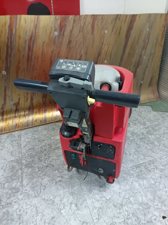 Fregadora profesional roja