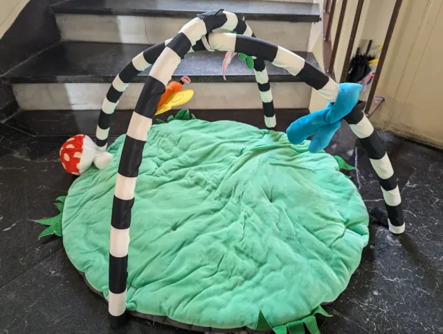 Alfombra de juego bebé con arco actividades