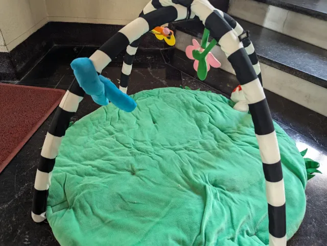 Alfombra de juego bebé con arco actividades