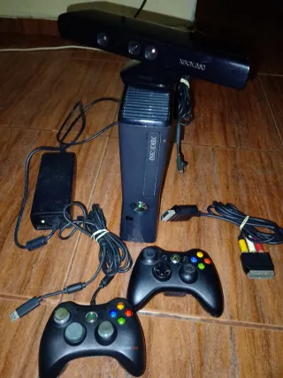 Xbox 360 Slim Negra + Kinect + Mandos. Negociable