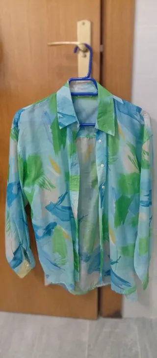 Camisa estampada azul y verde