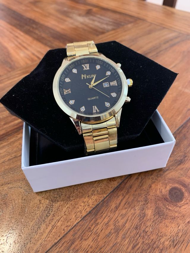 Reloj KUN Negro y Dorado