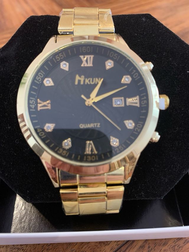 Reloj KUN Negro y Dorado