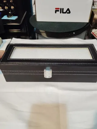 Caja porta reloj negra con ventana